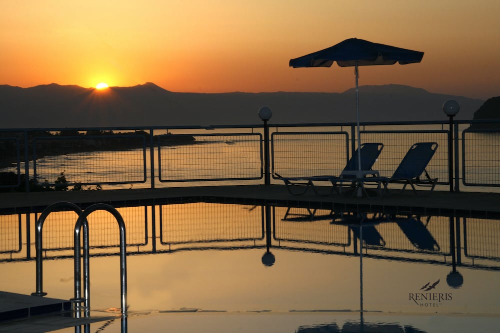 Фото Renieris Hotel