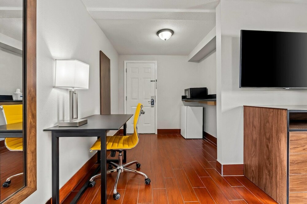 Фото Travelodge by Wyndham Suites St Augustine