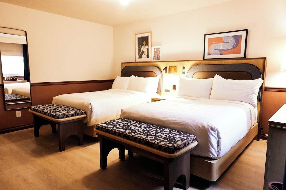 Фото Strathcona Hotel