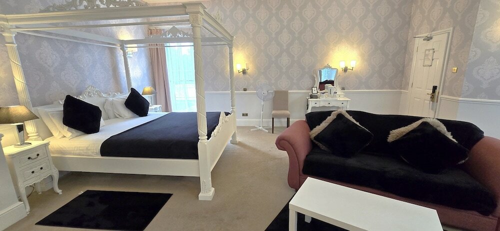 Фото Manor of Groves