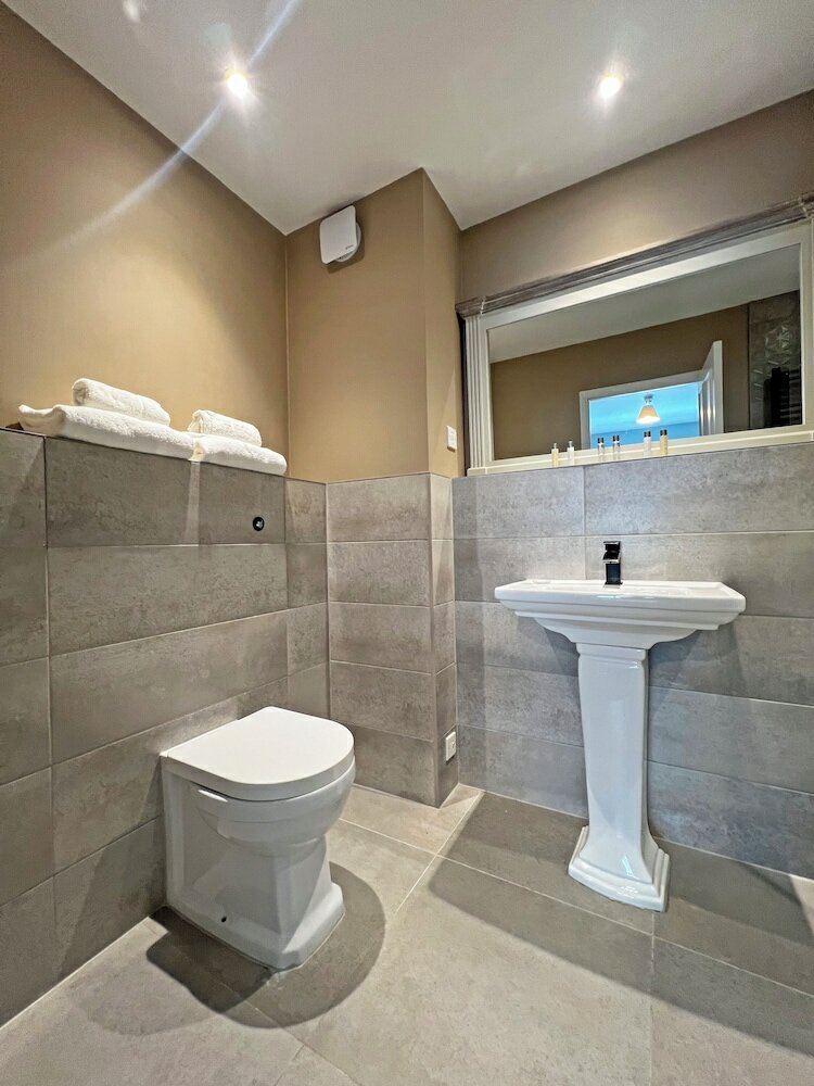 Фото Shillingford Bridge Hotel