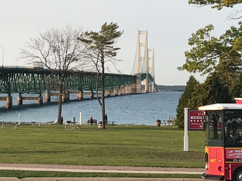 Фото Parkside Inn Bridgeview