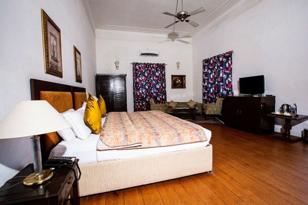 Фото Отель Jayamahal Palace