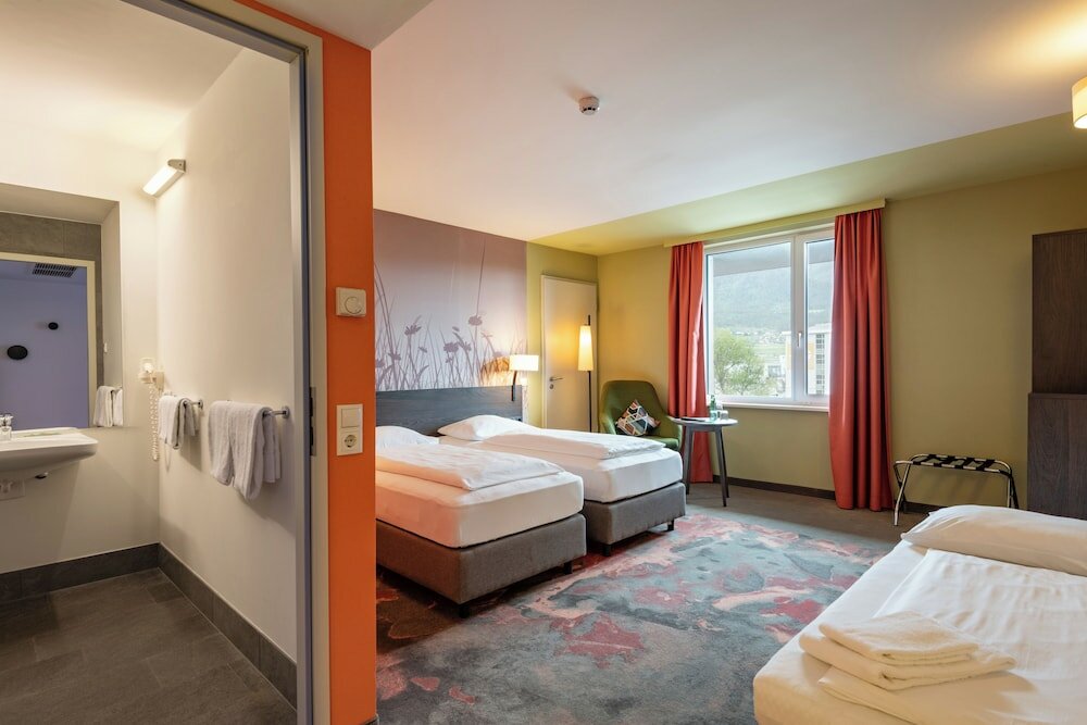 Фото Hwest Hotel Hall