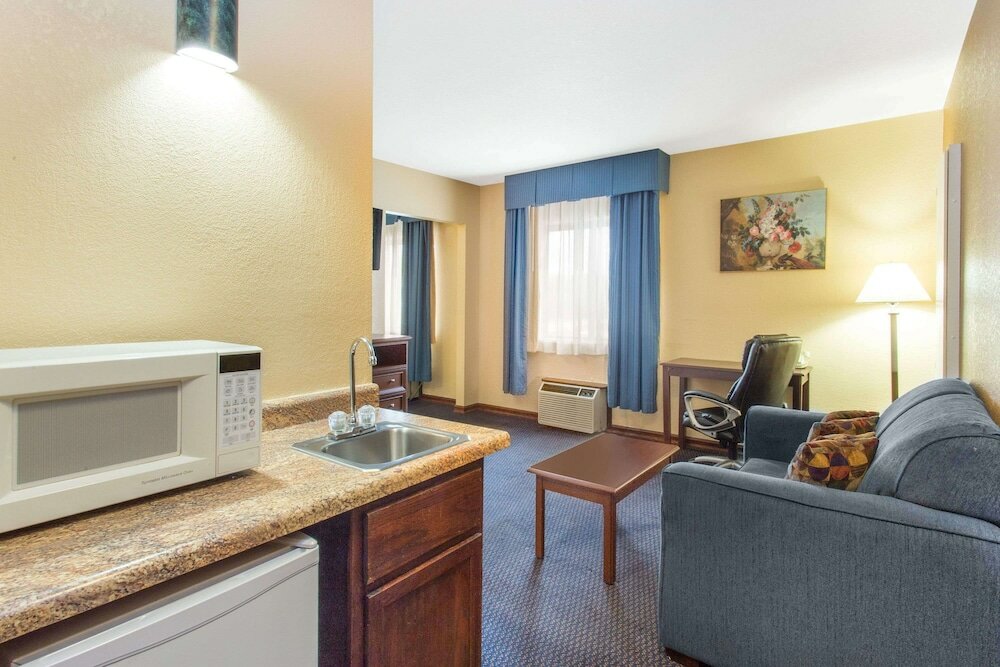 Фото Baymont by Wyndham Waukesha