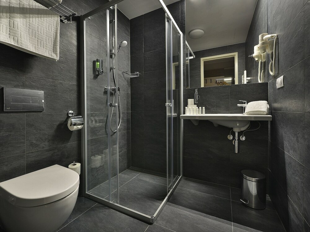 Фото EA Hotel New Town