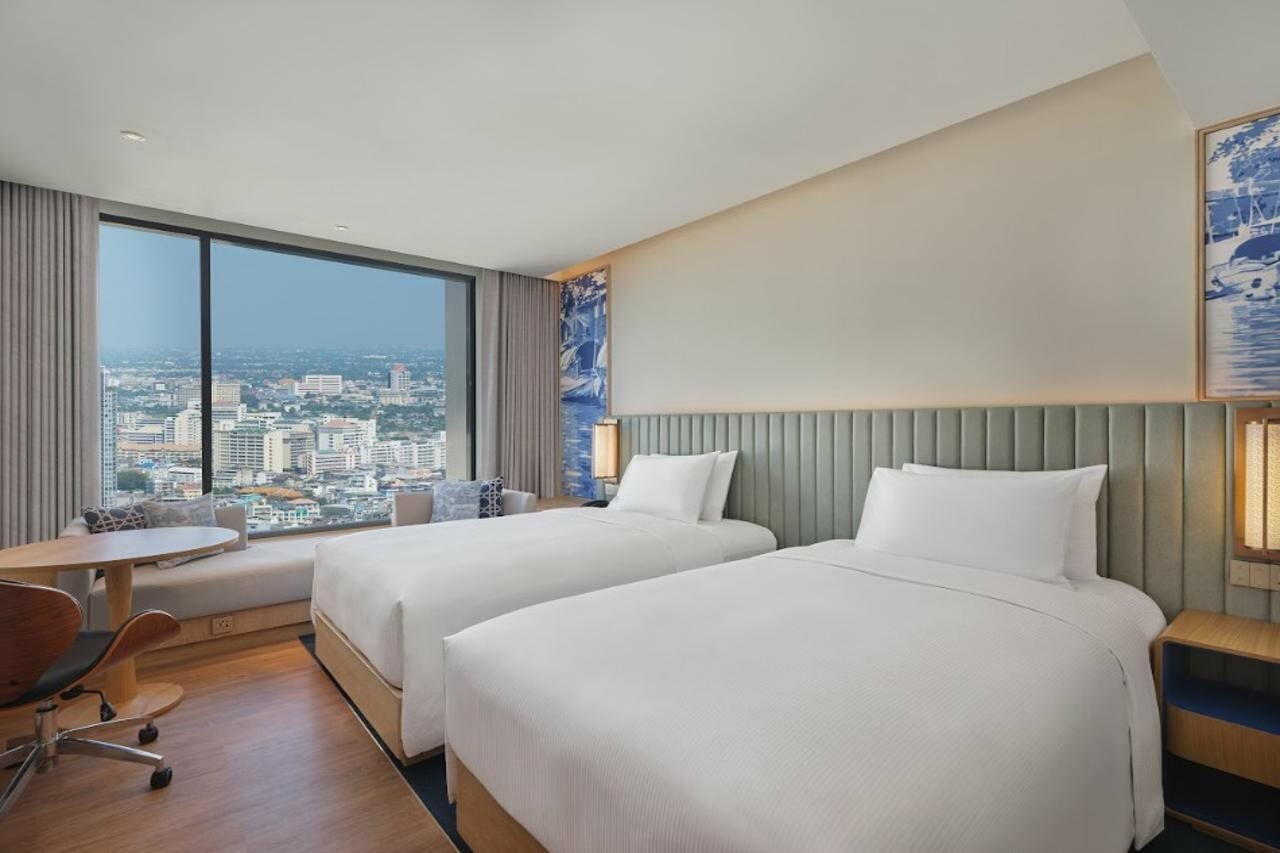 Фото Hilton Garden Inn Bangkok Riverside