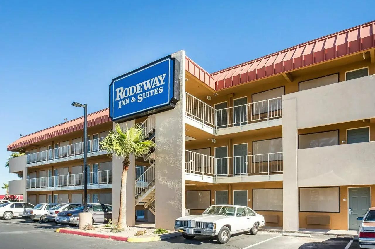 Фото Rodeway Inn & Suites