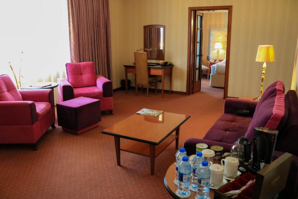 Фото Grand Hotel Europe