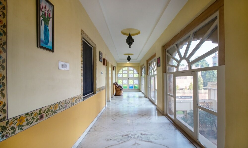 Фото Capital O 35409 Hotel Megh Niwas