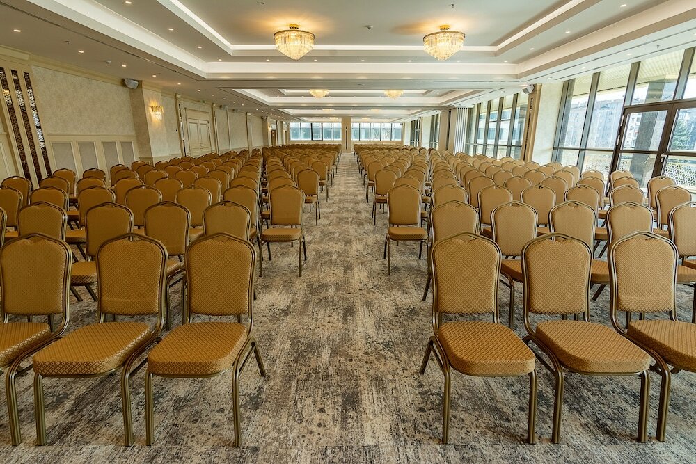 Фото Astoria Grand Hotel