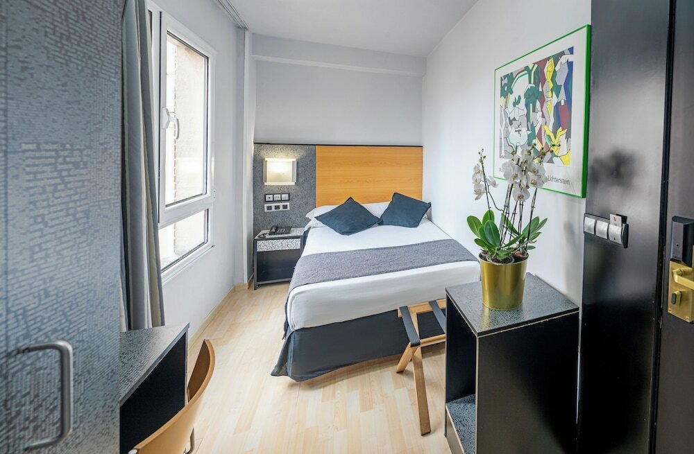 Фото City House Pathos