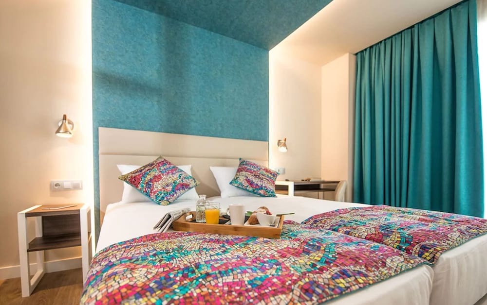 Фото Arya Stadium Hotel