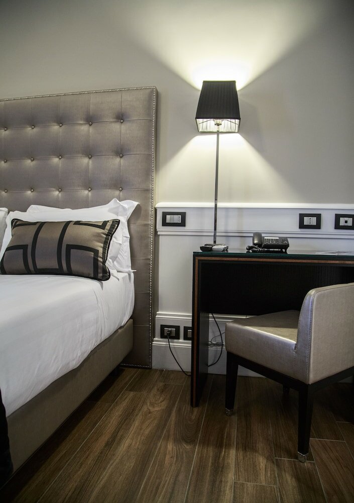 Фото The Independent Suites