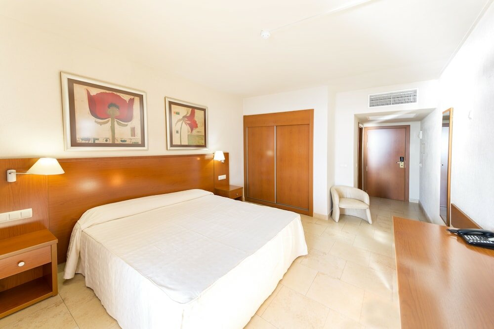 Фото Hotel Las Palmeras Affiliated by Fergus
