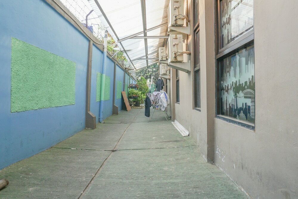 Фото Residences by RedDoorz near Kemang Square