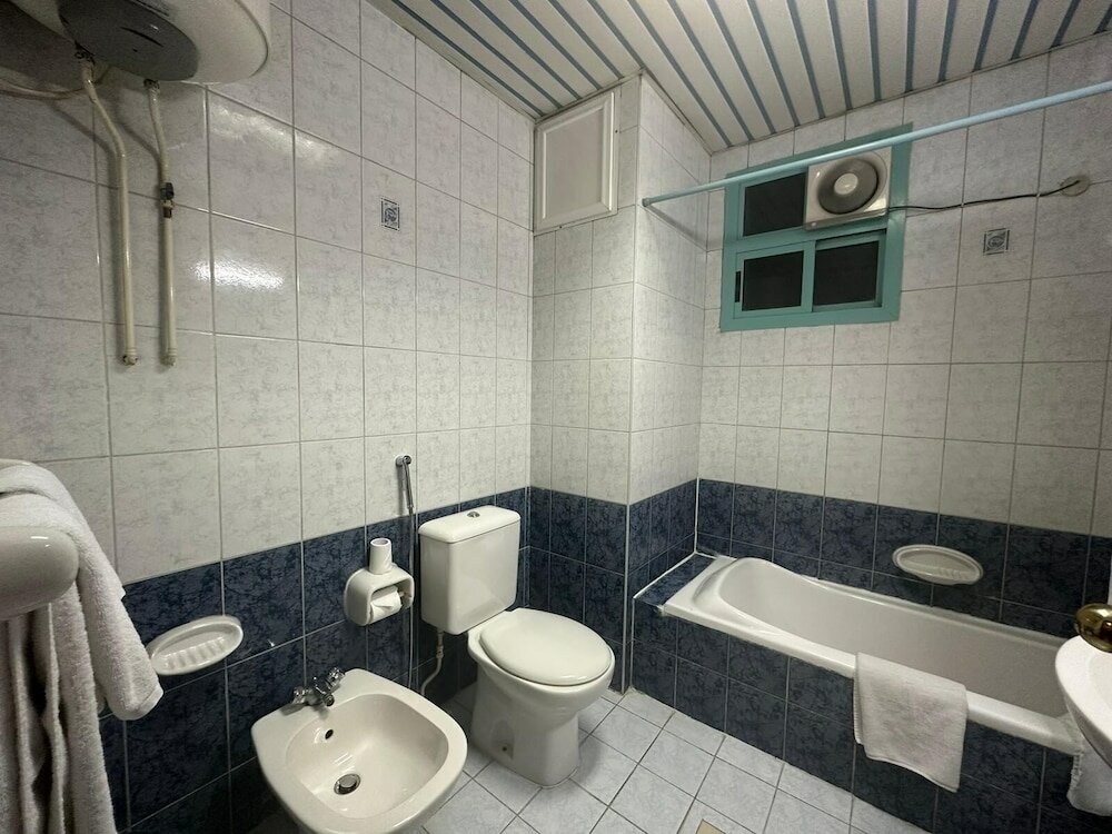 Фото Al Muntazah Plaza Hotel