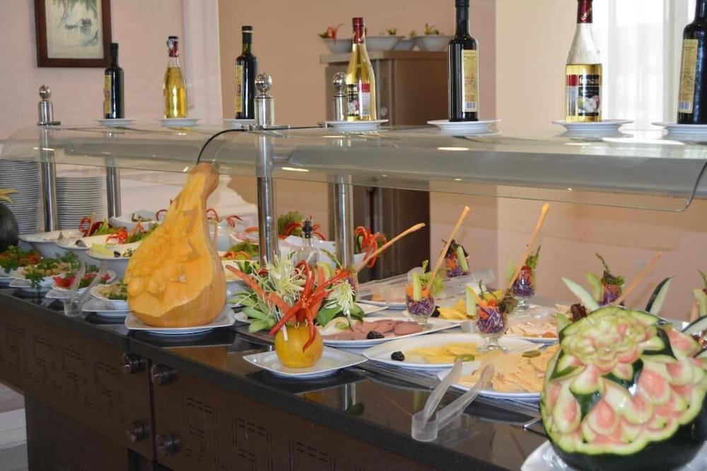 Фото The Guard Hotel