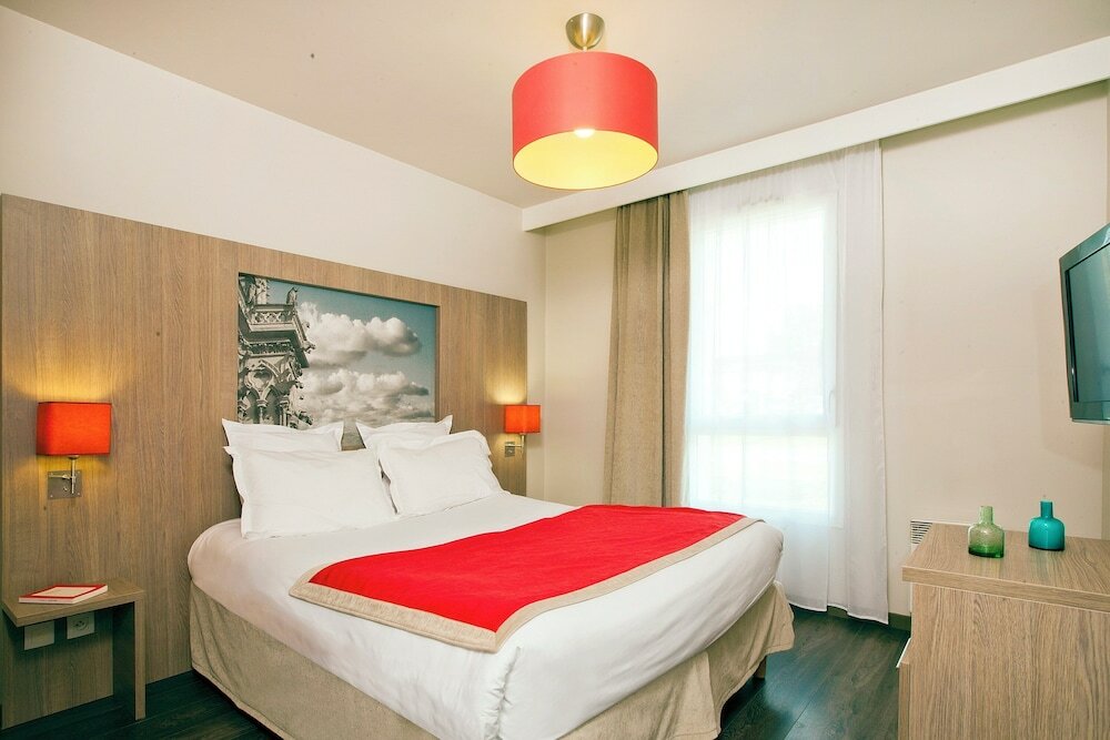 Фото Residhome Paris Guyancourt