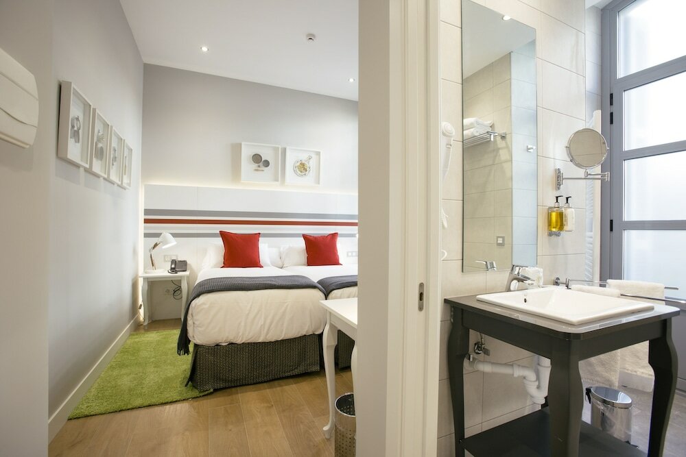 Фото Legazpi Doce Rooms & Suites