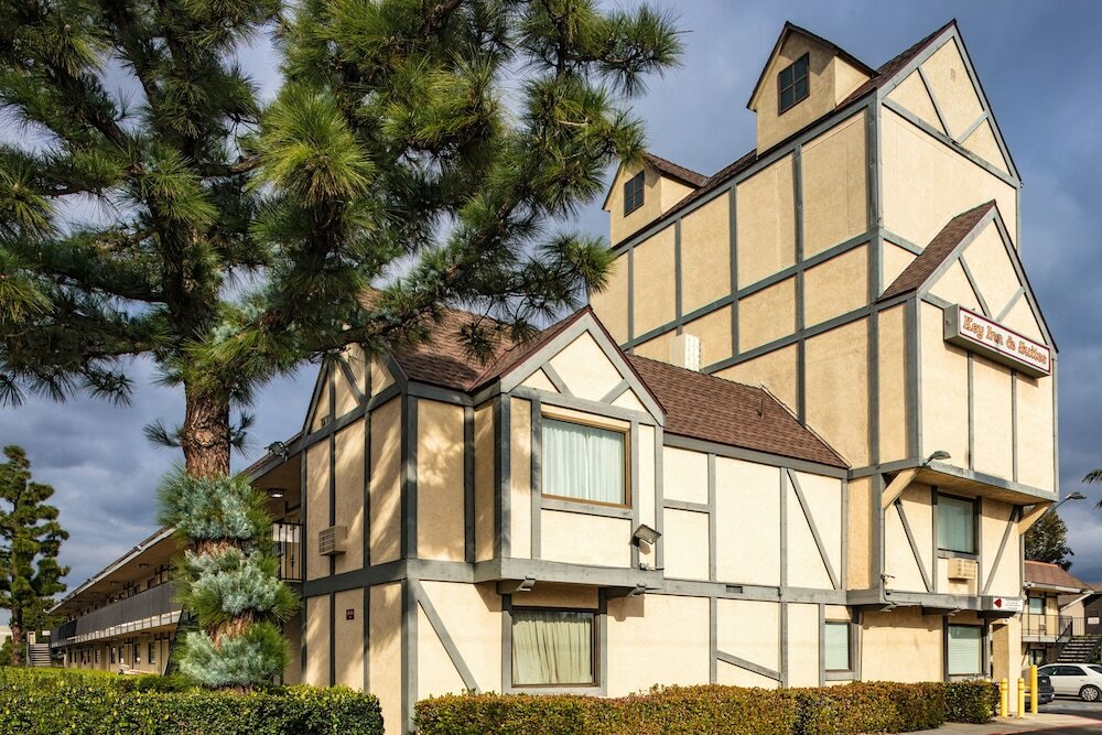 Фото Key Inn & Suites