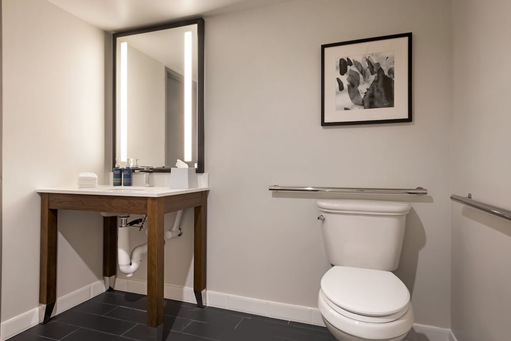 Фото Four Points by Sheraton Bakersfield