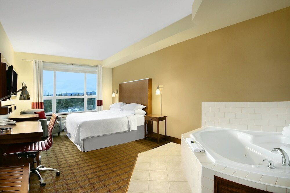 Фото Four Points by Sheraton Victoria Gateway