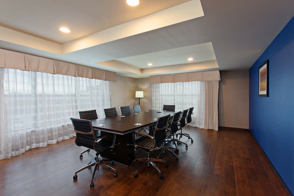 Фото Holiday Inn Express Hotel & Suites Tacoma Downtown, an Ihg Hotel