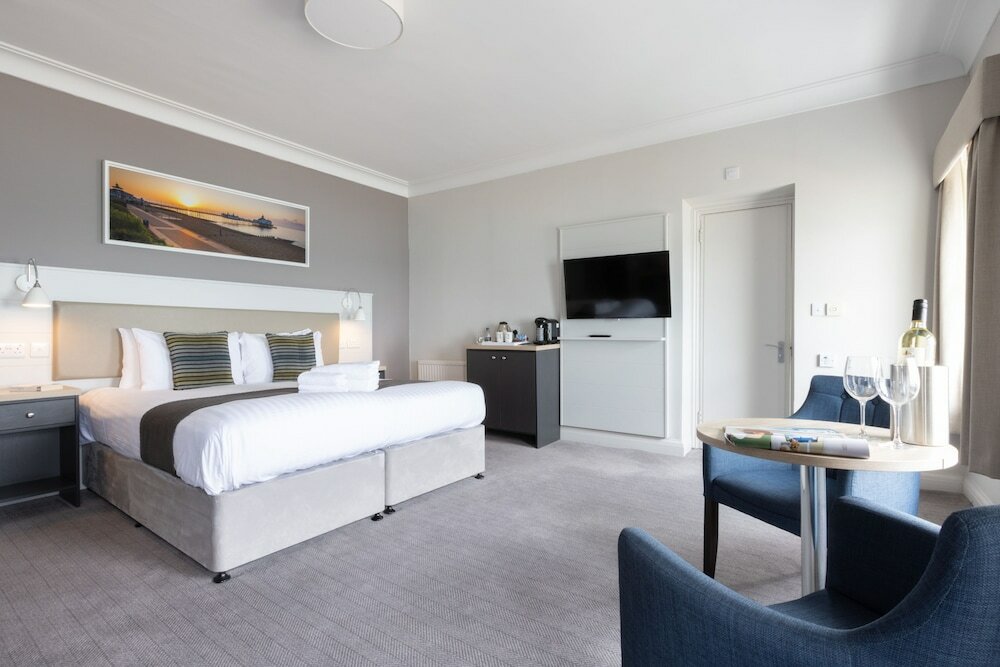 Фото The Burlington Hotel