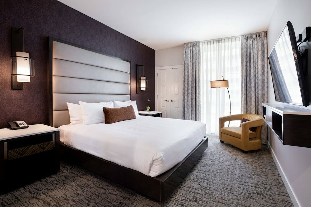 Фото Ambassador Hotel Kansas City, Autograph Collection