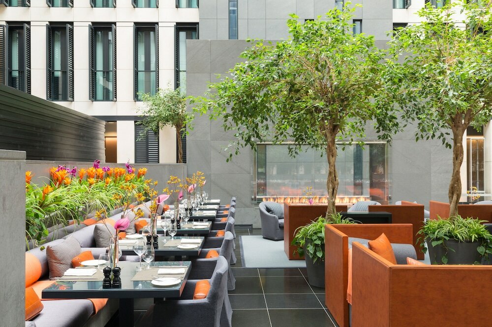 Фото Grosvenor House Suites