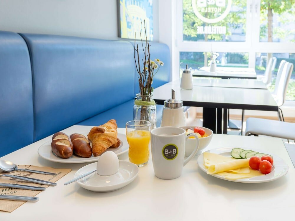Фото B&b Hotel Stuttgart-City