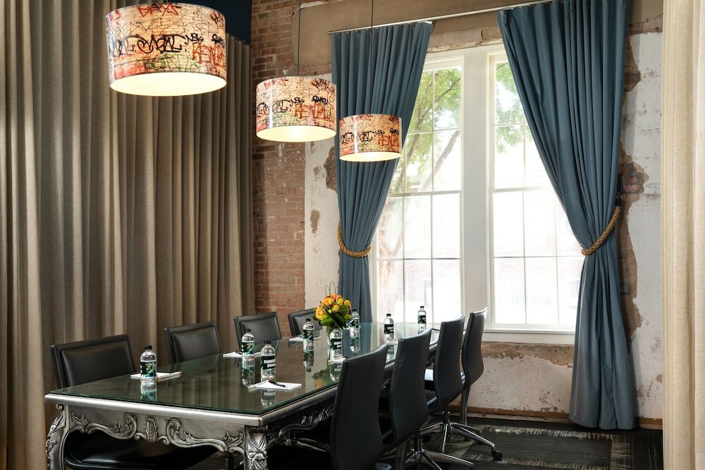 Фото Canvas Hotel Dallas