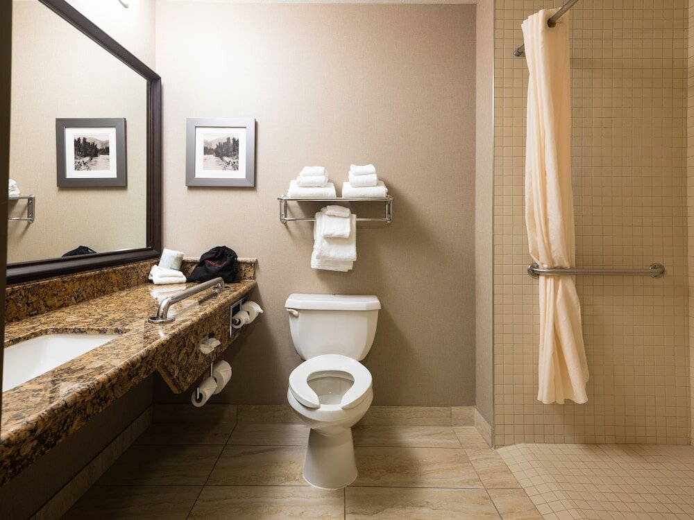 Фото Best Western Plus Fernie Mountain Lodge