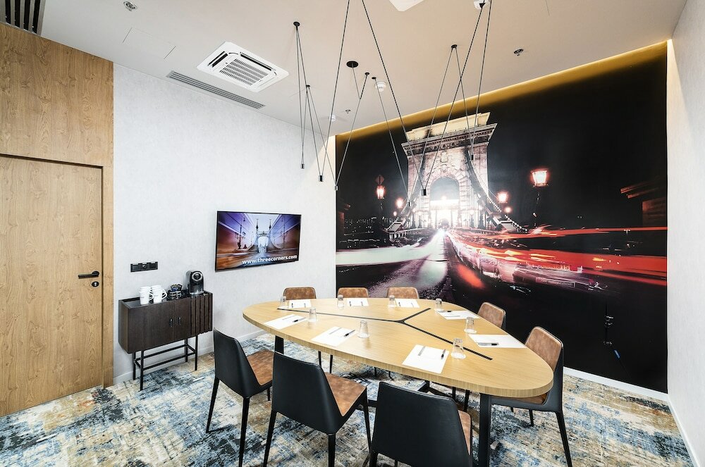 Фото Three Corners Downtown Hotel