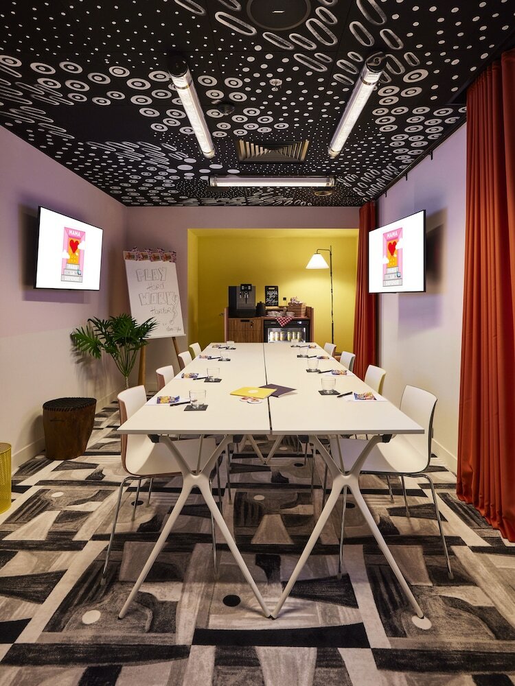 Фото Mama Shelter Paris La Défense