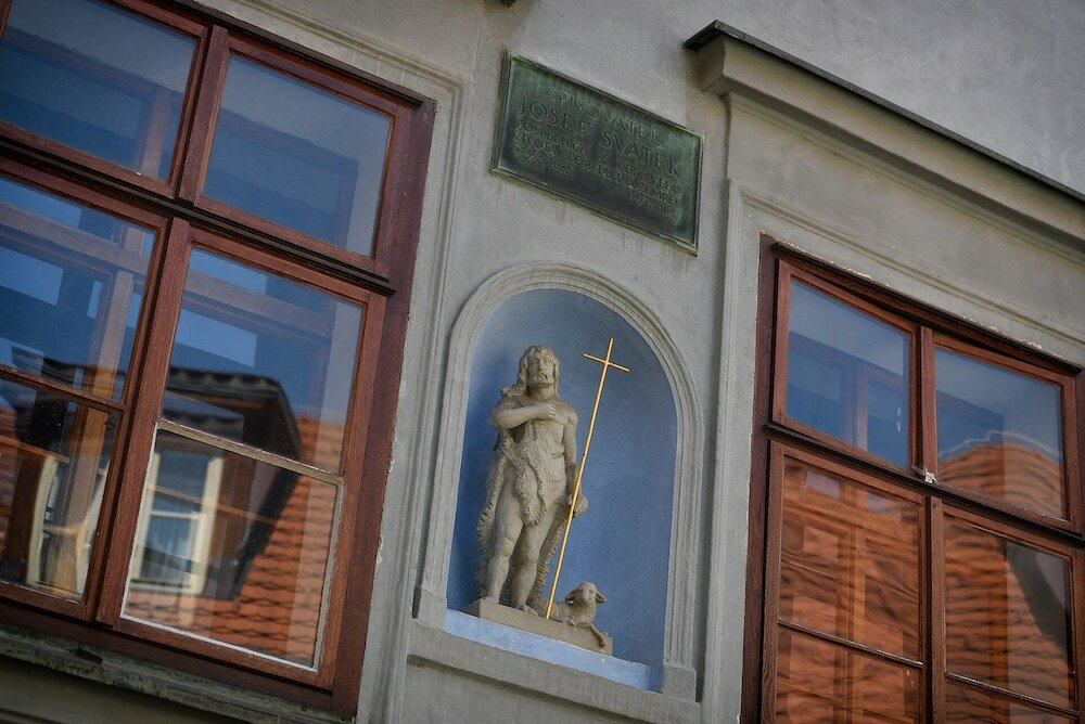 Фото Hotel At the White Lily