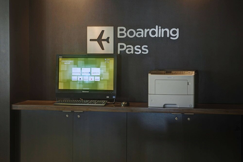 Фото Courtyard by Marriott Indianapolis Airport