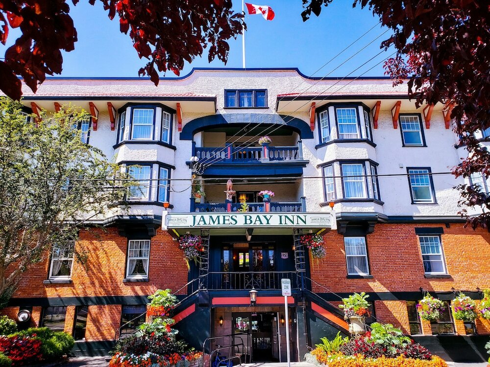 Фото James Bay Inn Hotel & Suites