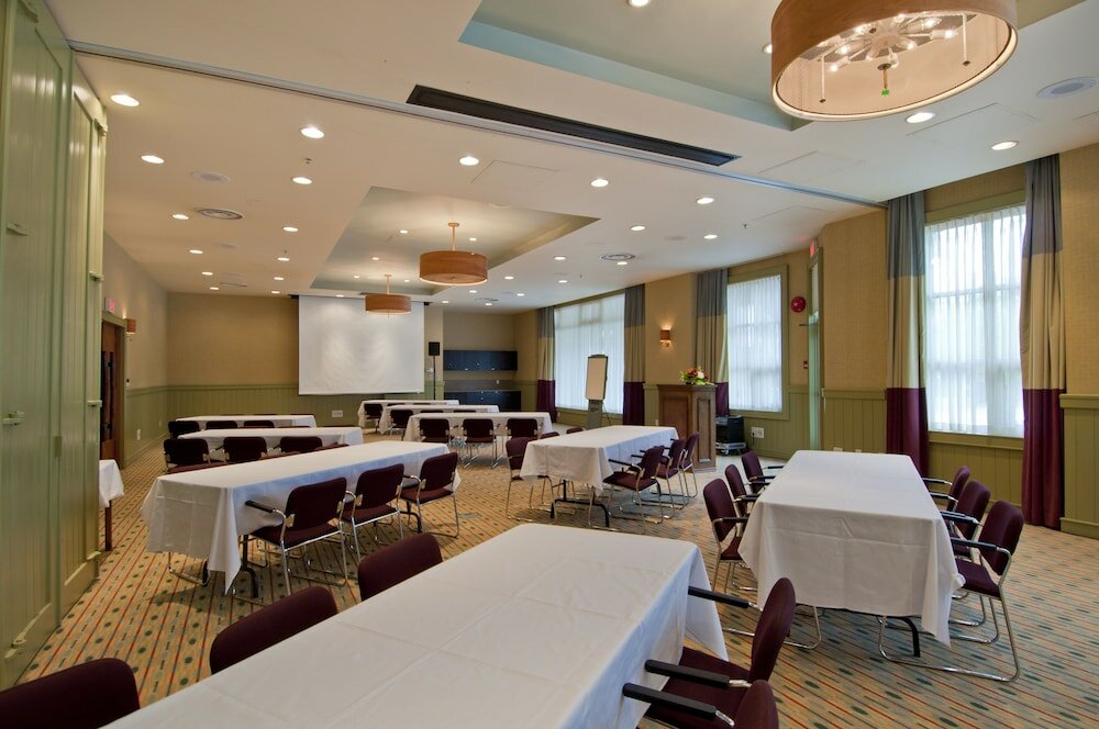 Фото First Tracks Lodge