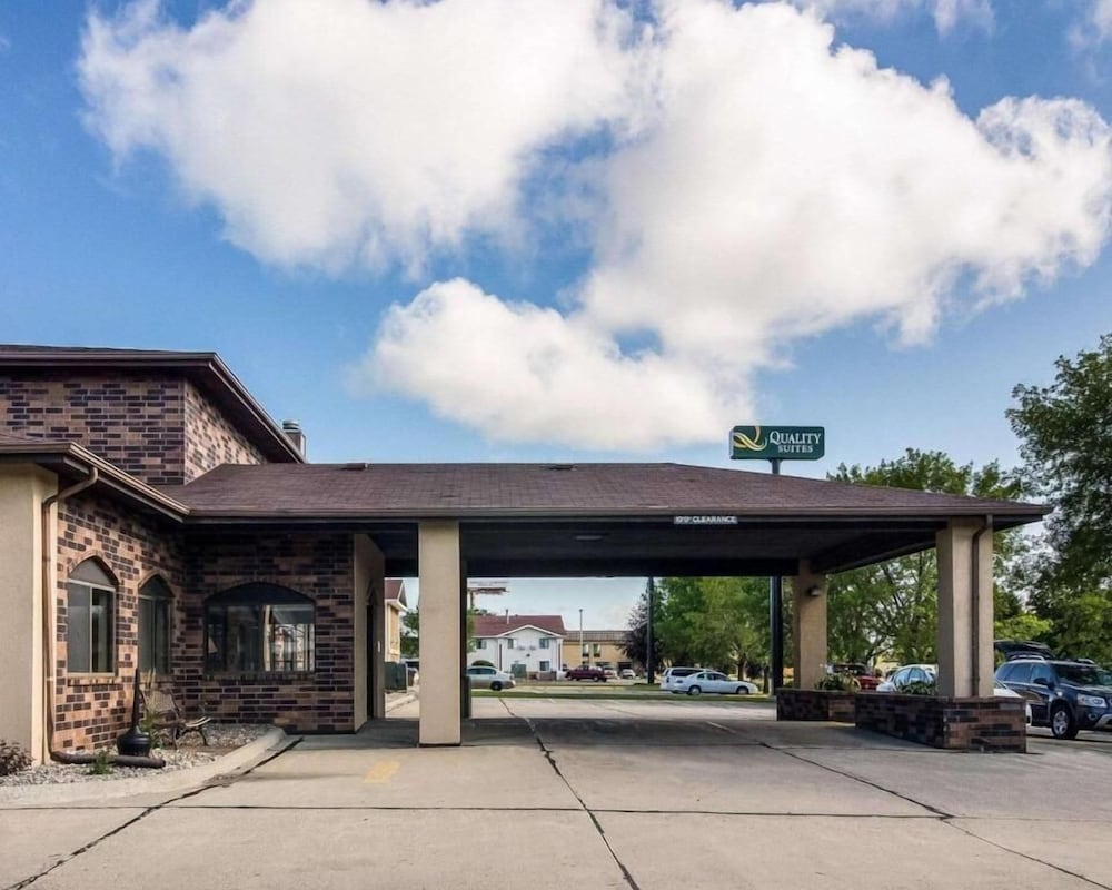 Фото Quality Suites Near West Acres