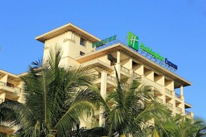 Гостиница Holiday Inn Express Haikou West Coast, an Ihg Hotel