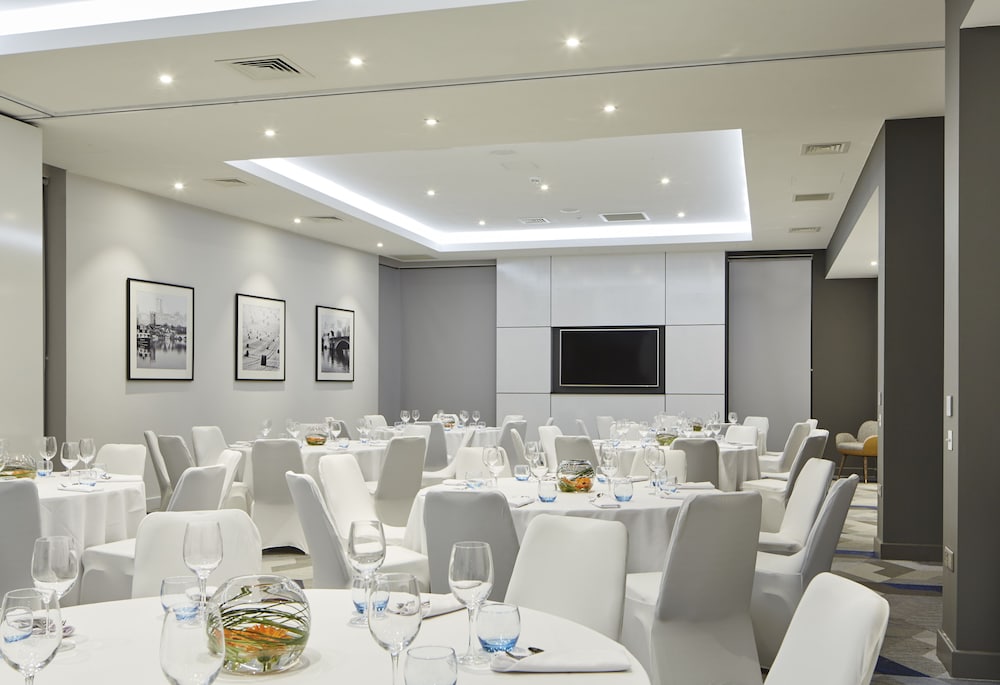 Фото Courtyard by Marriott Oxford South