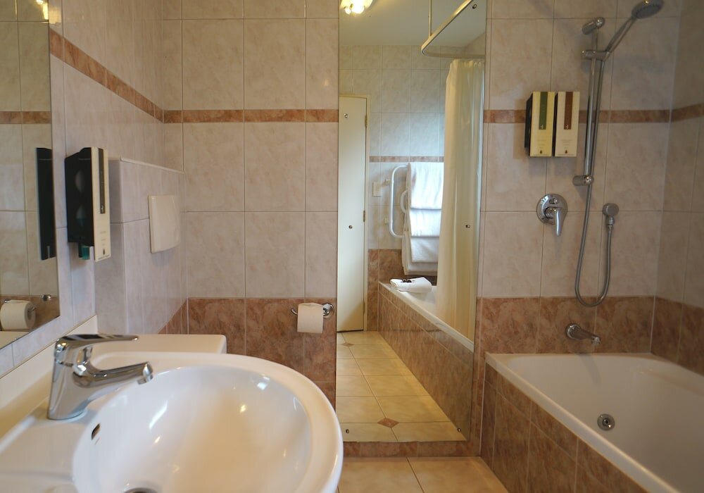 Фото Cornwall Park Motor Inn