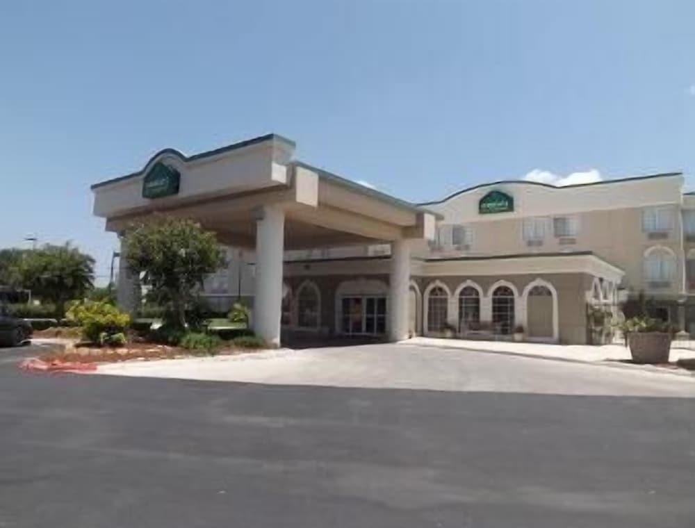 Фото Wingate by Wyndham San Marcos