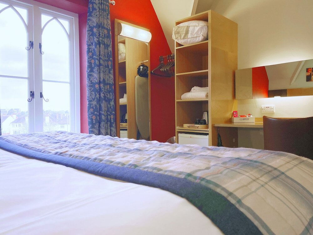 Фото Corner House Hotel