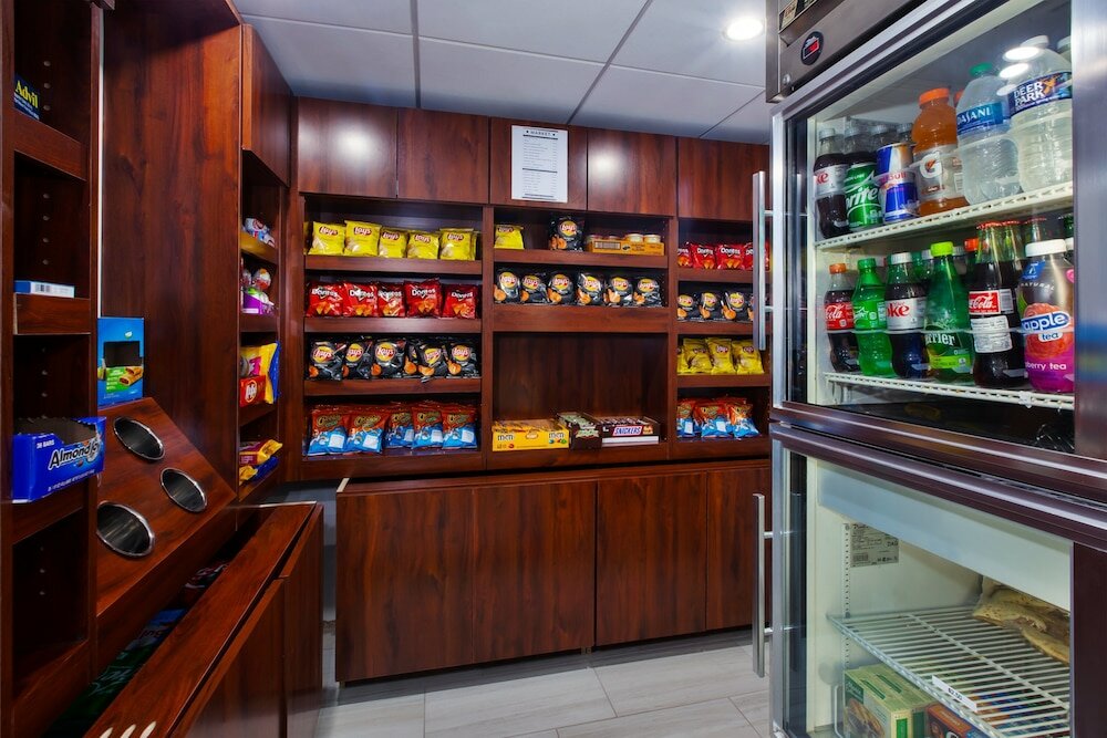 Фото Holiday Inn Express Fairfax - Arlington Boulevard, an Ihg Hotel