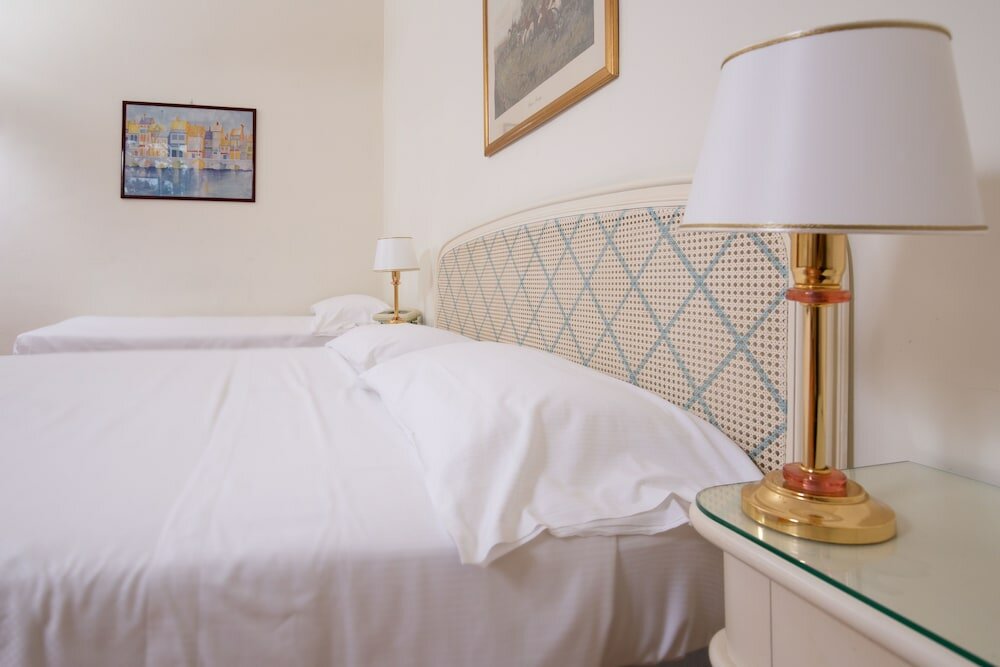 Фото Grand Hotel Londra