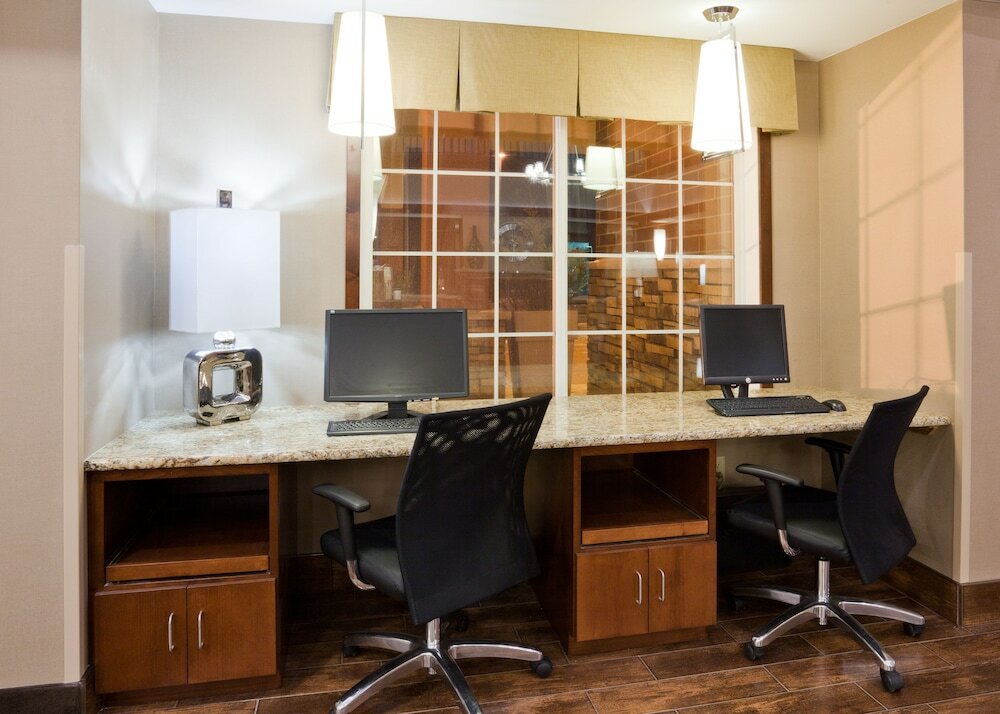 Фото Holiday Inn Express Hotel & Suites St. Cloud, an Ihg Hotel