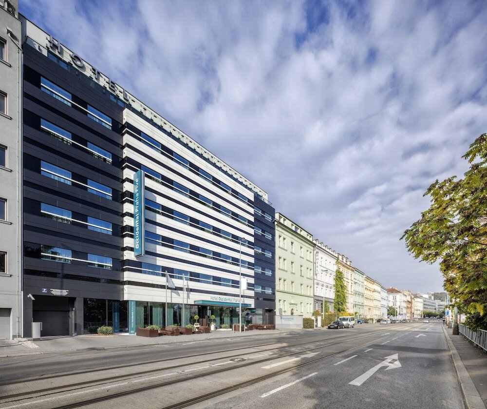 Фото Occidental Praha Five